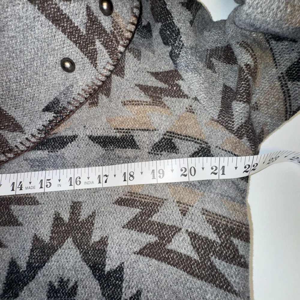 L&B‎ Western Aztec Jacket Womens medium